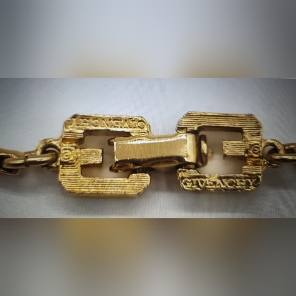 🔥EUC Givenchy 1976 Enamel Crystal Square Black Gold Plated  Pendant Necklace - Picture 7 of 7